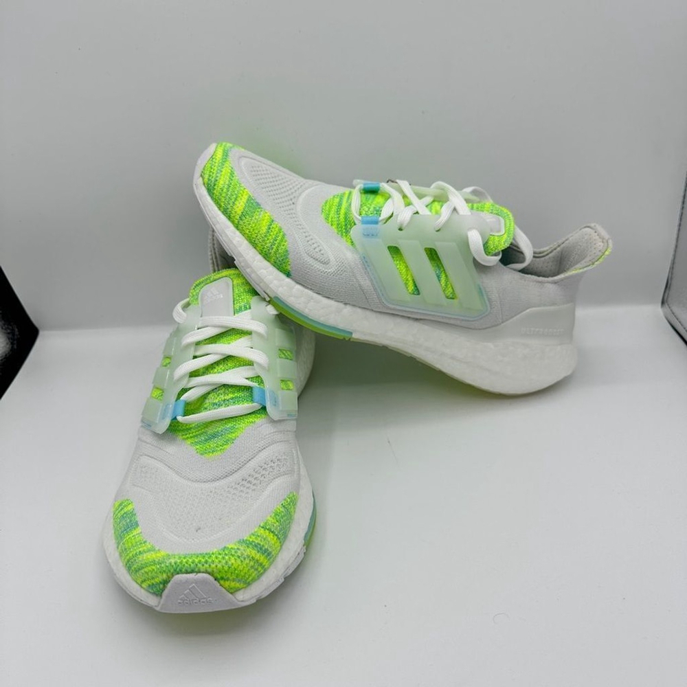 Adidas Ultraboost 22 Womens Size 7.5 White Bliss Blue Yellow GX5926 brand new